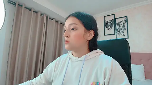 Snapshot of littlemolly_walcott chatting on June 2026 10:53:02 PM littlemolly walcott online show from June 2026 10:53:02 PM
