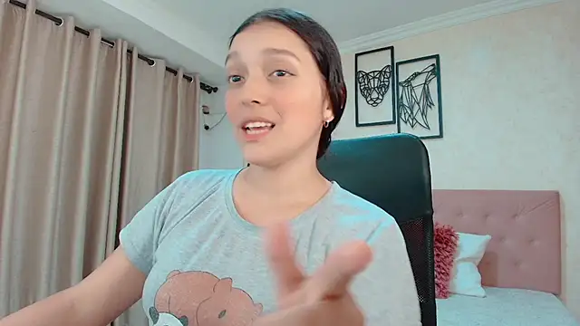 Snapshot of littlemolly_walcott chatting on June 2026 08:25:02 PM littlemolly walcott online show from June 2026 08:25:02 PM