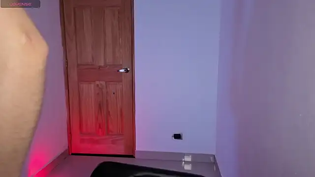 VelourNyx online show from April 2026 04:30:01 AM