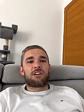 Benjamiinlt online show from April 2026 02:40:02 PM
