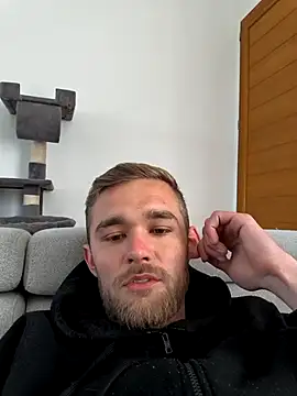 Benjamiinlt online show from April 2026 09:38:01 AM