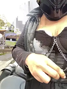 Scarlet auraa online show from February 2026 09:58:02 PM