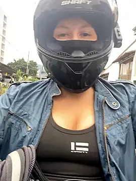 Scarlet auraa online show from January 2026 07:09:01 PM