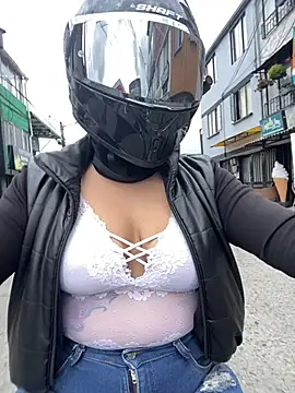 Scarlet auraa online show from February 2026 07:32:01 PM