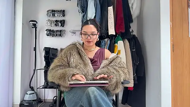 LubaLadeau online show from January 2026 02:21:01 PM