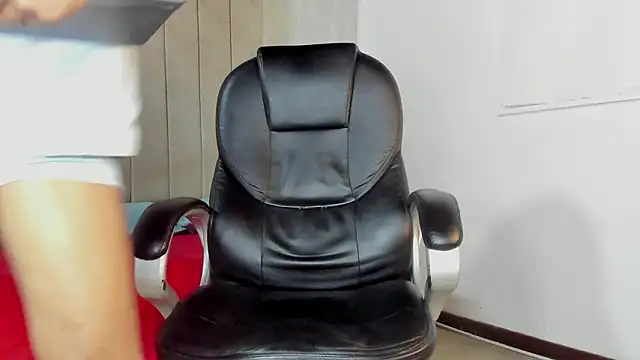 Liam Mush online show from February 2026 09:01:01 PM