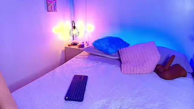 Snapshot of kitty_whitte chatting on February 2026 06:16:02 PM kitty whitte online show from February 2026 06:16:02 PM