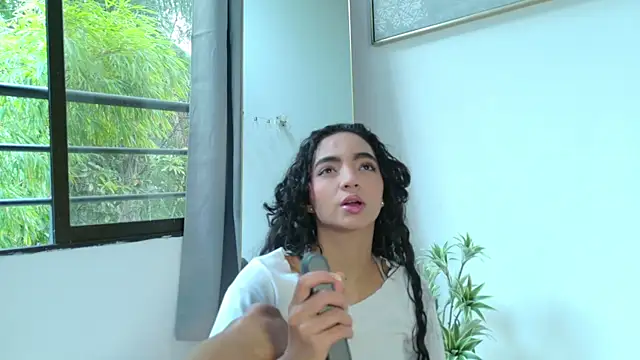 adelineevs online show from January 2026 09:22:01 PM