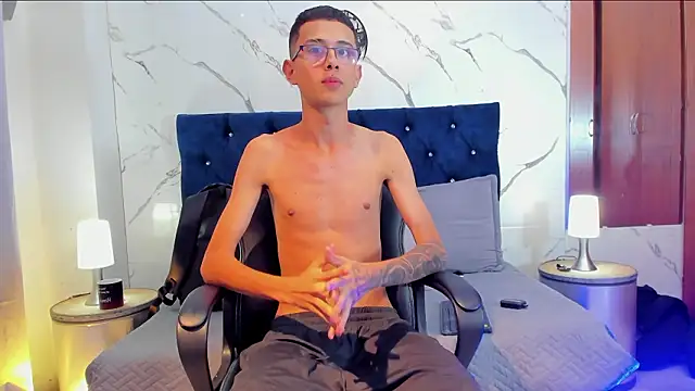 asher lux online show from February 2026 09:01:01 PM