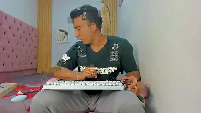 axelsavage042 online show from January 2026 08:25:02 PM