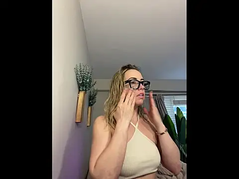 Ambrrr online show from June 2026 10:44:01 PM