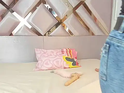 MiaKleinX online show from March 2026 08:13:01 PM