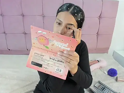 MiaKleinX online show from February 2026 10:32:01 PM