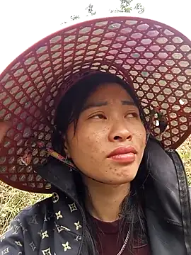 Hiniyk2 online show from April 2026 03:02:01 AM