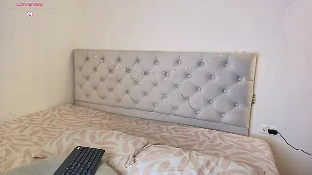 Snapshot of Diamond__cherry69 chatting on February 2026 01:43:02 PM Diamond cherry69 online show from February 2026 01:43:02 PM