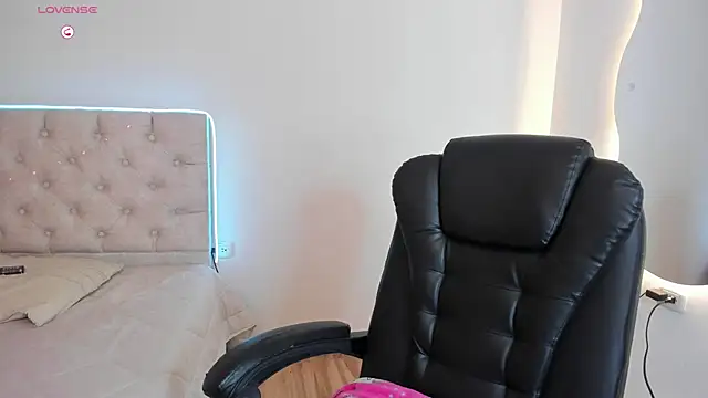 Snapshot of Diamond__cherry69 chatting on February 2026 01:51:02 PM Diamond cherry69 online show from February 2026 01:51:02 PM