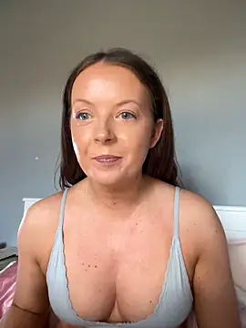 Snapshot of Nova-Vixen chatting on June 2026 09:21:01 AM Nova-Vixen online show from June 2026 09:21:01 AM