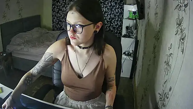 Withbeautyeyes online show from January 2026 02:13:01 PM