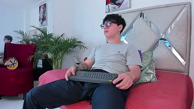 Liam saint online show from March 2026 01:36:01 PM