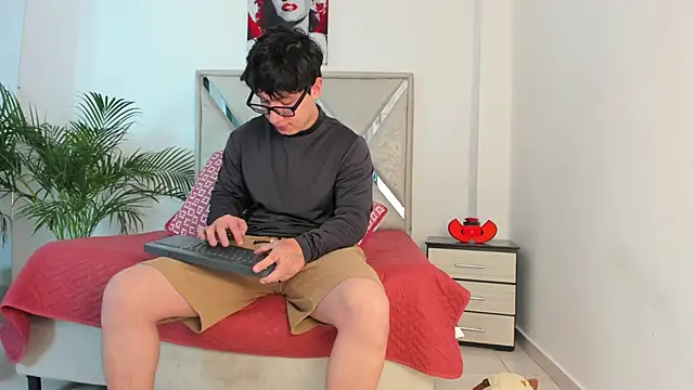 Liam saint online show from March 2026 02:21:01 PM