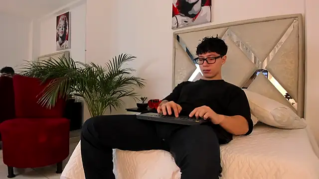 Liam saint online show from February 2026 12:35:01 PM