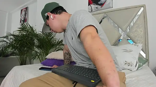 Liam saint online show from March 2026 12:27:01 PM