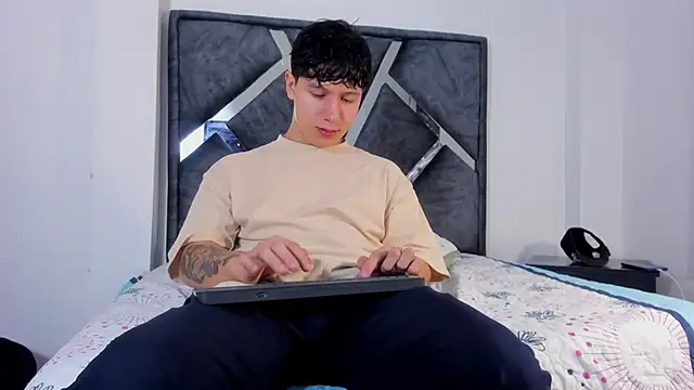 Liam saint online show from February 2026 12:15:02 PM