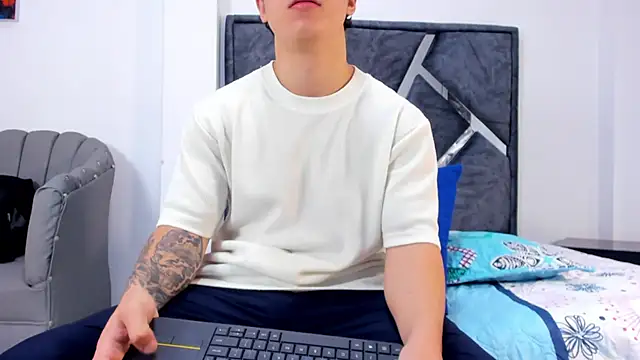 Liam saint online show from February 2026 12:11:01 PM