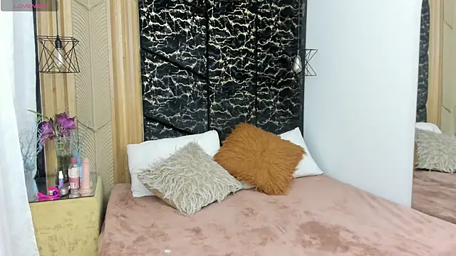 AlahiaEvansz online show from April 2026 12:45:01 PM