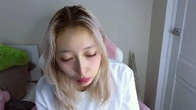 jasmilee online show from February 2026 07:25:01 PM