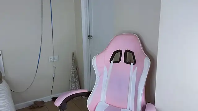 jasmilee online show from March 2026 07:18:01 PM