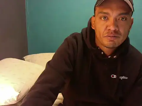 latinomoreno95 online show from January 2026 05:31:02 PM