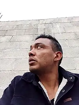 latinomoreno95 online show from February 2026 11:43:02 PM