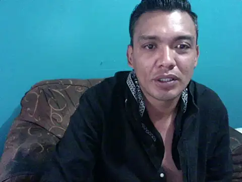 latinomoreno95 online show from April 2026 09:05:02 PM