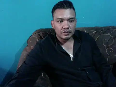 latinomoreno95 online show from February 2026 10:52:02 PM