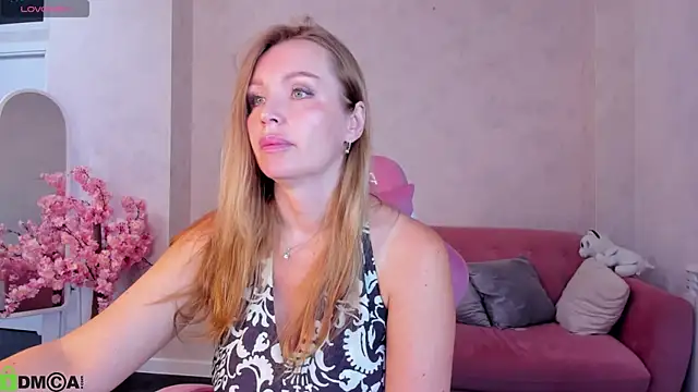 Snapshot of Marie_Hayes chatting on June 2026 01:14:01 AM Marie Hayes online show from June 2026 01:14:01 AM