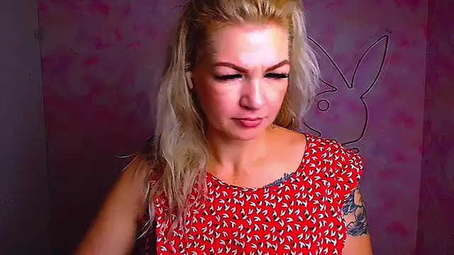 Snapshot of Madonna_Fire chatting on August 2026 05:37:02 AM Madonna Fire online show from August 2026 05:37:02 AM