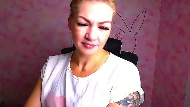 Snapshot of Madonna_Fire chatting on July 2026 05:40:02 AM Madonna Fire online show from July 2026 05:40:02 AM