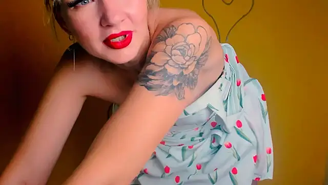 Snapshot of Madonna_Fire chatting on June 2026 12:33:01 PM Madonna Fire online show from June 2026 12:33:01 PM
