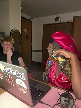 CookiesNcreaming online show from March 2026 02:33:02 AM