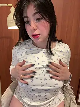 Snapshot of evelynrosess1 chatting on June 2026 11:21:01 PM evelynrosess1 online show from June 2026 11:21:01 PM