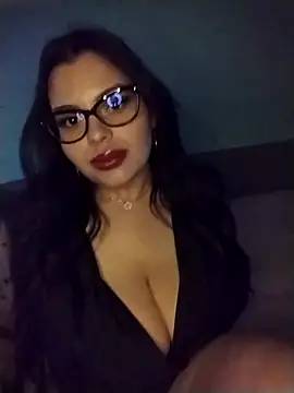 laillaluxe online show from March 2026 08:45:01 PM