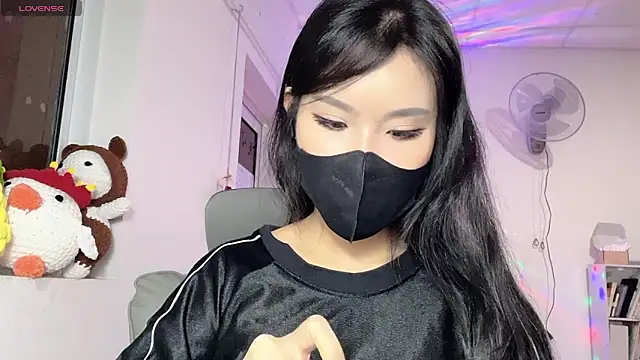 Snapshot of Tieu-May chatting on May 2026 09:24:02 PM Tieu-May online show from May 2026 09:24:02 PM