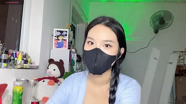Snapshot of Tieu-May chatting on April 2026 08:43:01 PM Tieu-May online show from April 2026 08:43:01 PM