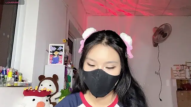 Snapshot of Tieu-May chatting on April 2026 09:28:01 PM Tieu-May online show from April 2026 09:28:01 PM