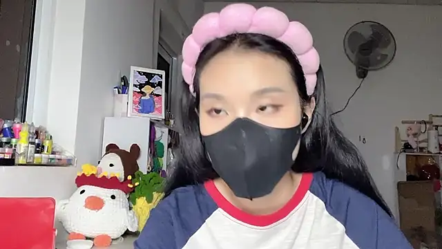 Snapshot of Tieu-May chatting on May 2026 08:57:01 PM Tieu-May online show from May 2026 08:57:01 PM