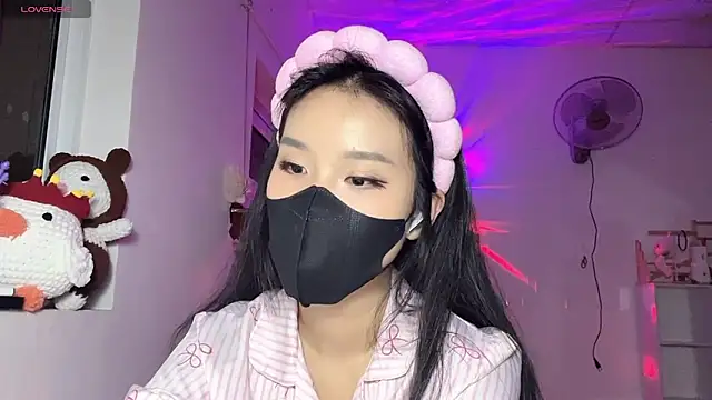 Snapshot of Tieu-May chatting on May 2026 09:10:02 PM Tieu-May online show from May 2026 09:10:02 PM
