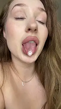 cuteeyesbaby online show from May 2026 10:54:01 AM