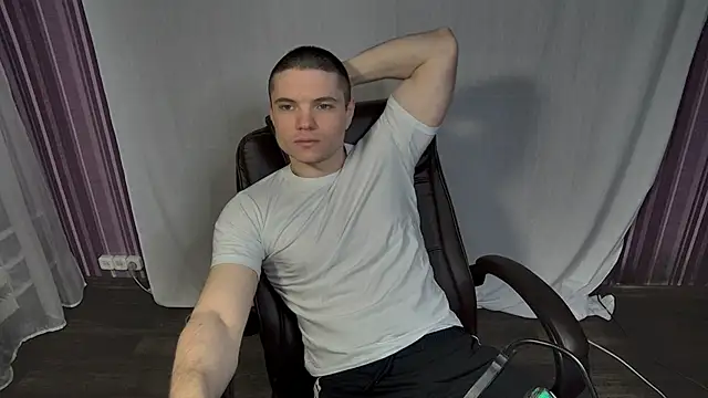 LoveMike1 online show from April 2026 04:56:01 PM