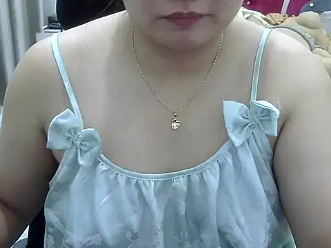 Snapshot of Sarah_no_land chatting on June 2026 02:28:01 PM Sarah no land online show from June 2026 02:28:01 PM